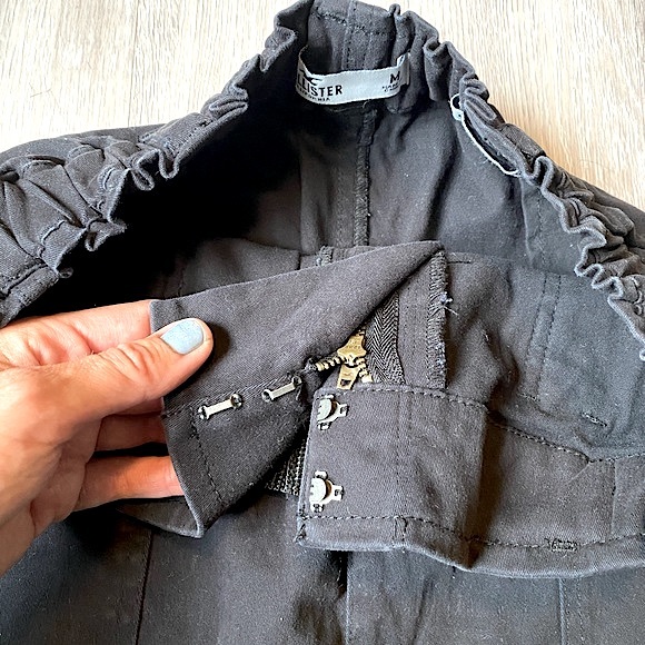 HOLLISTER • Black Mini Denim Utility Cargo Skirt • Size Medium • Built-in Belt - Picture 9 of 12